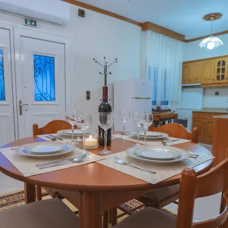 Semesterbostad Rustic House *